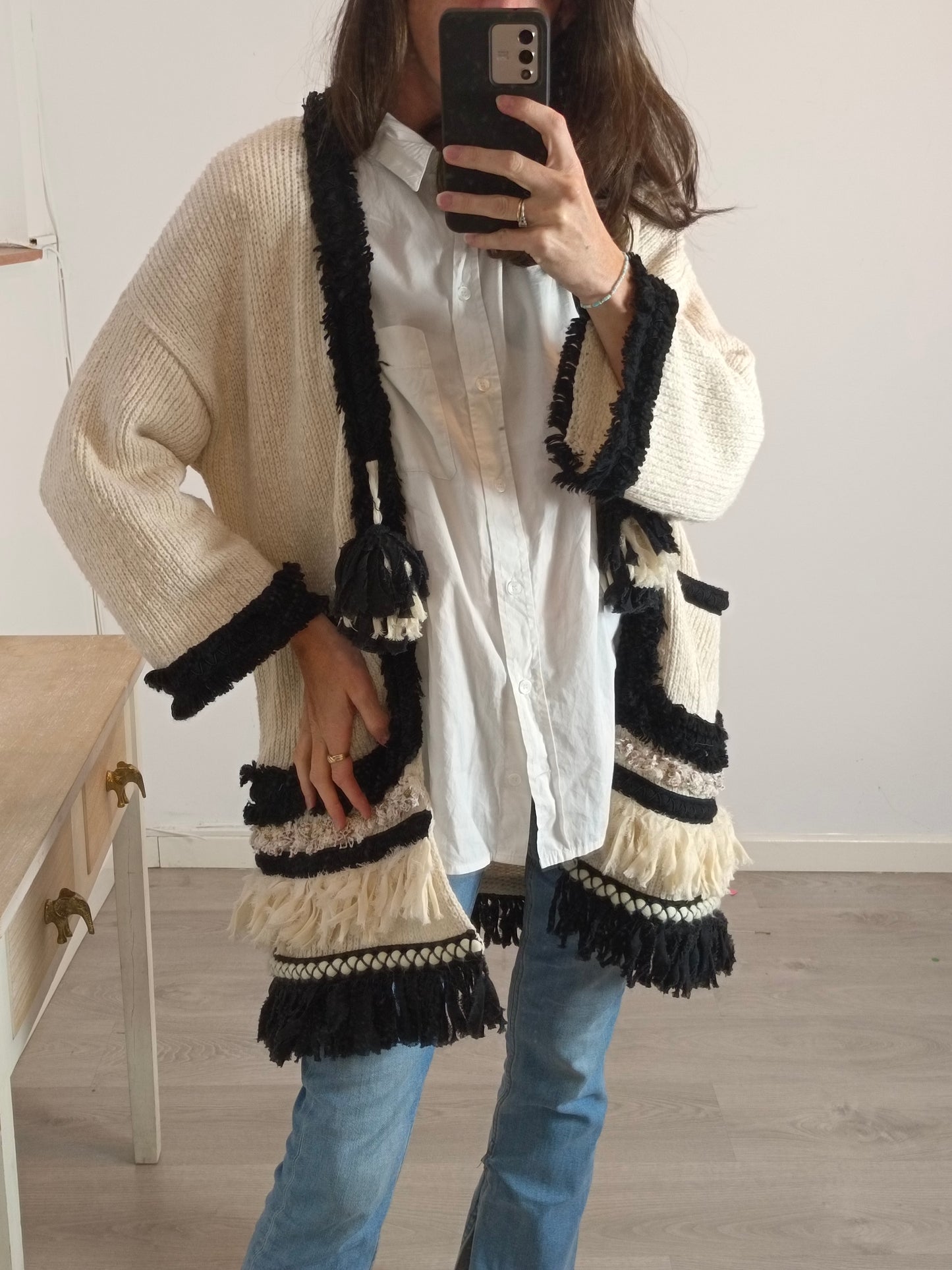 THE EXTREME COLLECTION. Beige fringed cardigan Tl/xl