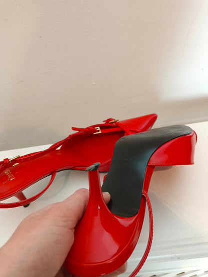 MANGO. Stiletos rojos rojos hebillas T.38
