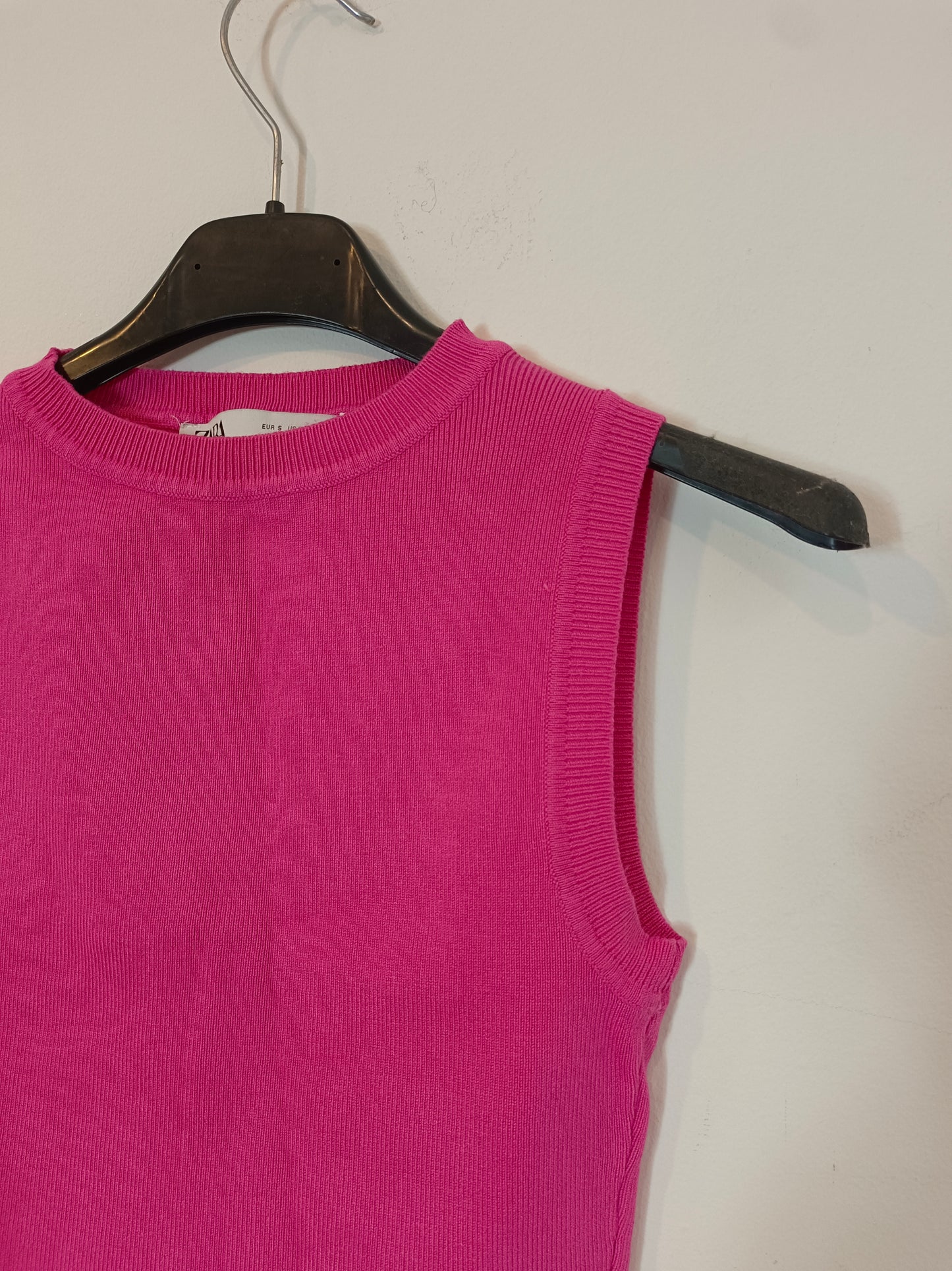 ZARA. Pink ribbed Ts top