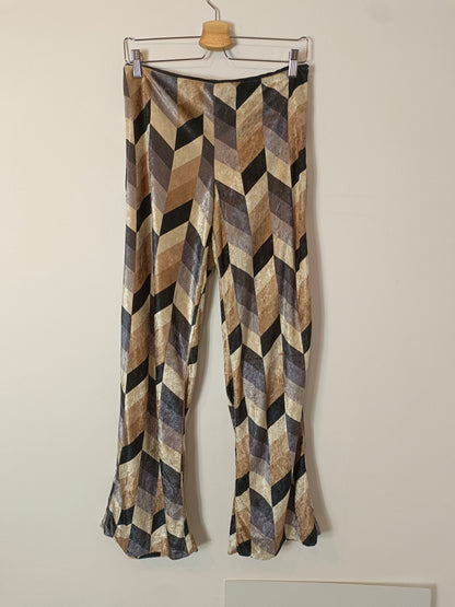 TRUCCO. Total look terciopelo T.m/l