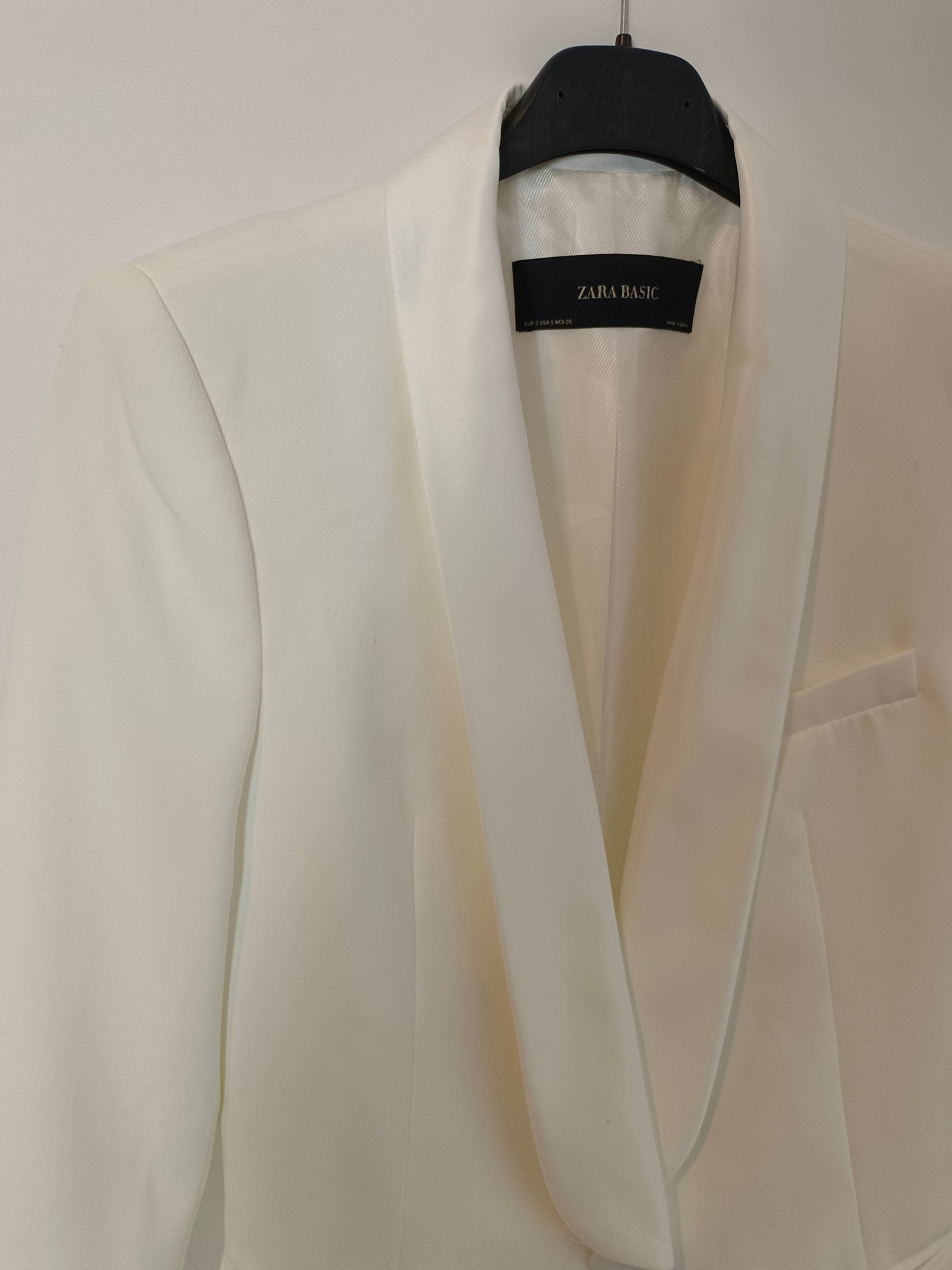 ZARA. Blazer blanca solapa T.s