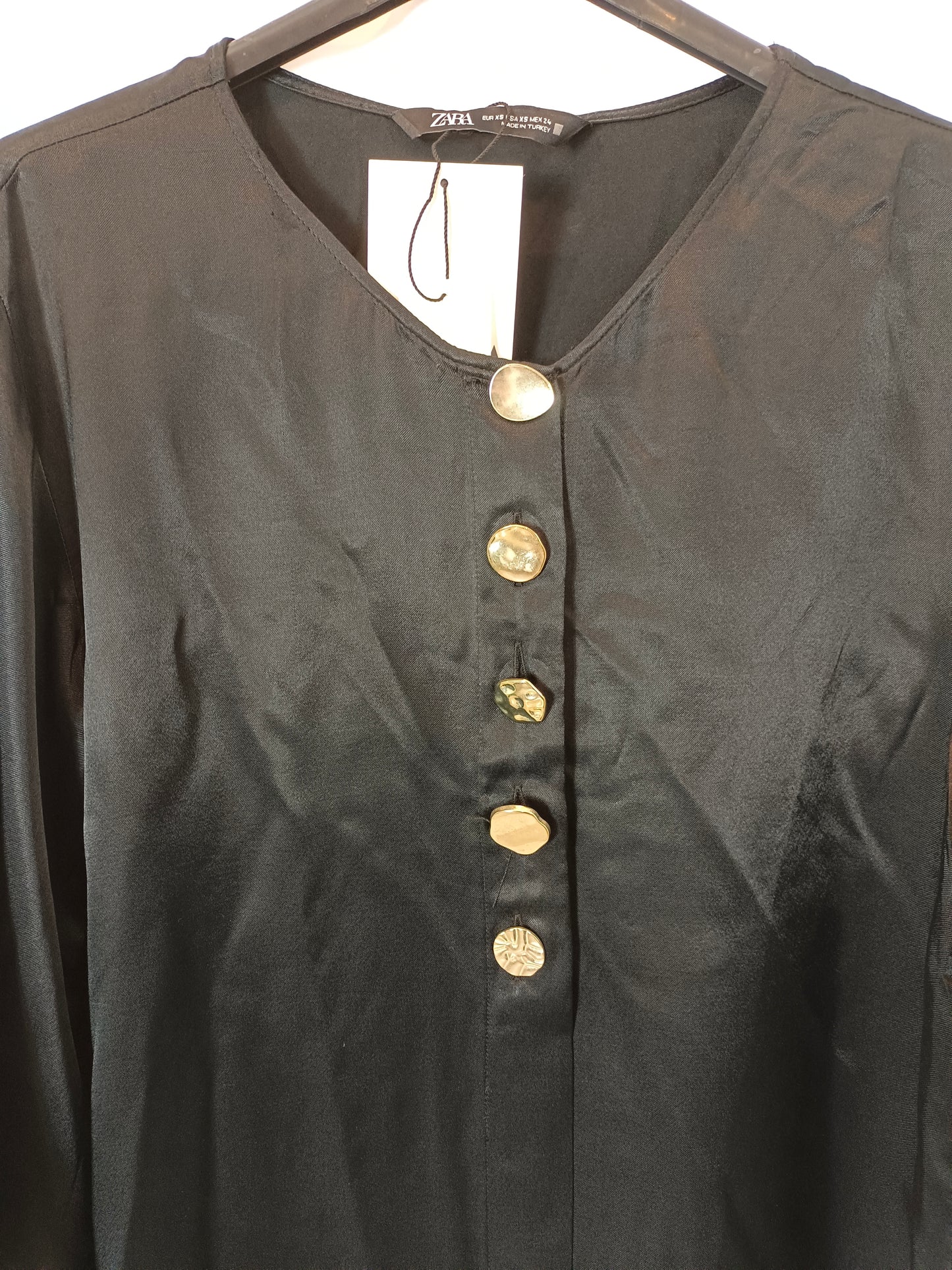 ZARA. top negro satinado T.xs