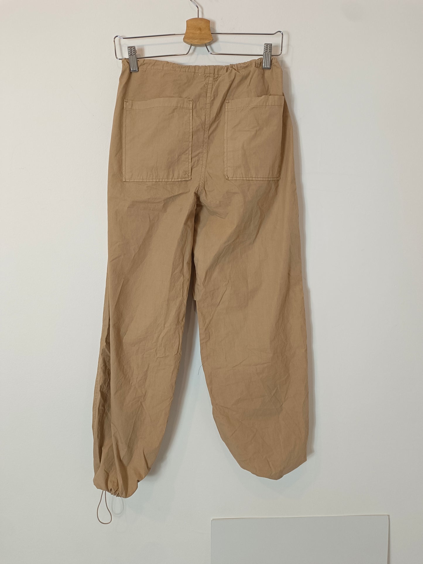 STRADAVARIUS. Camel baggy Ts trousers
