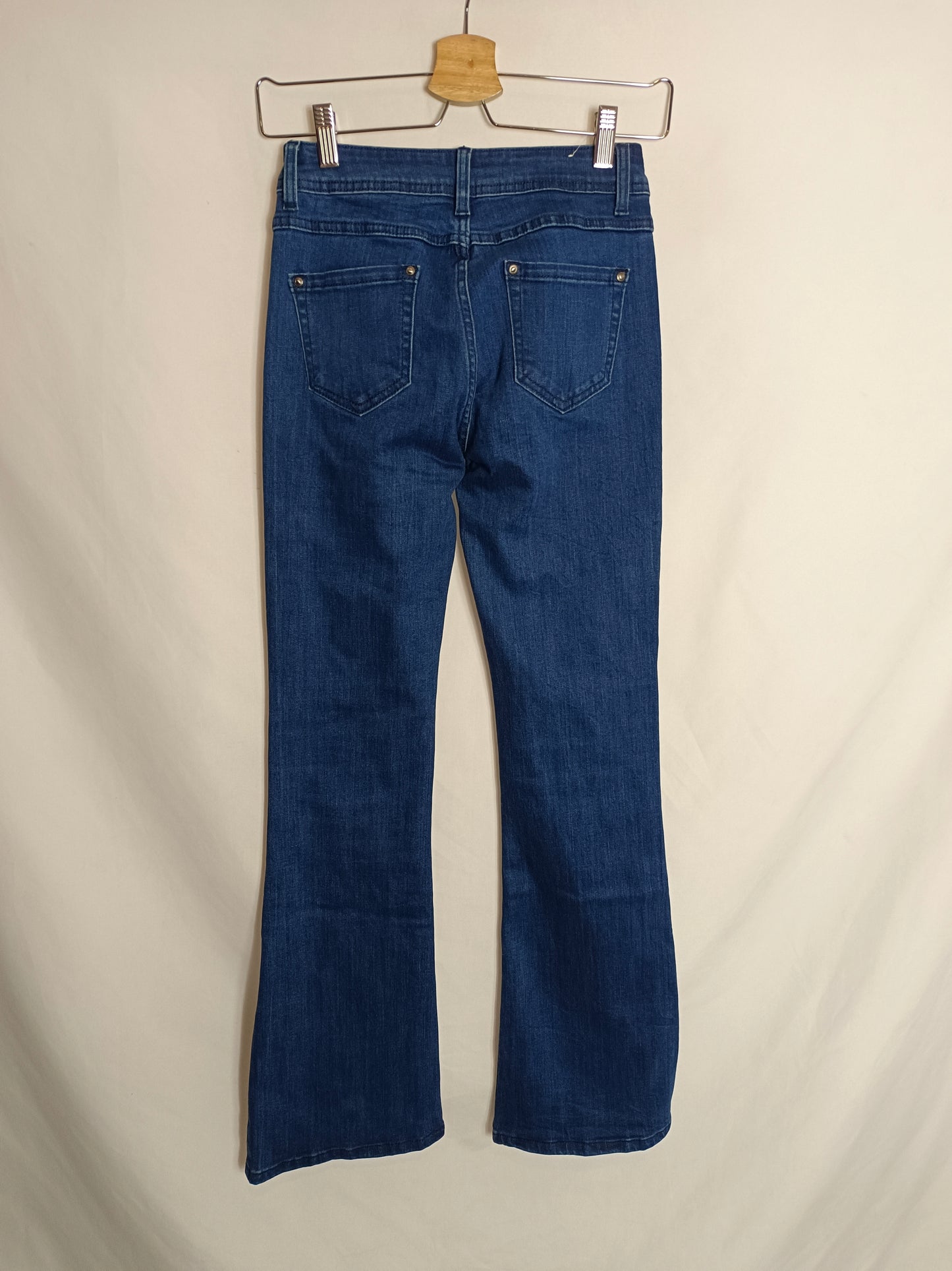 OTRAS. Pantalón vaquero campana T.36