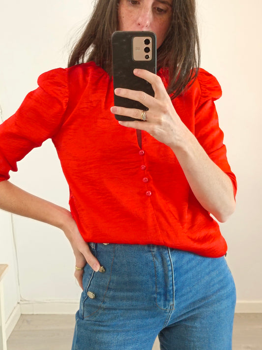 CAYRO. Blusa roja satinada botones T.S