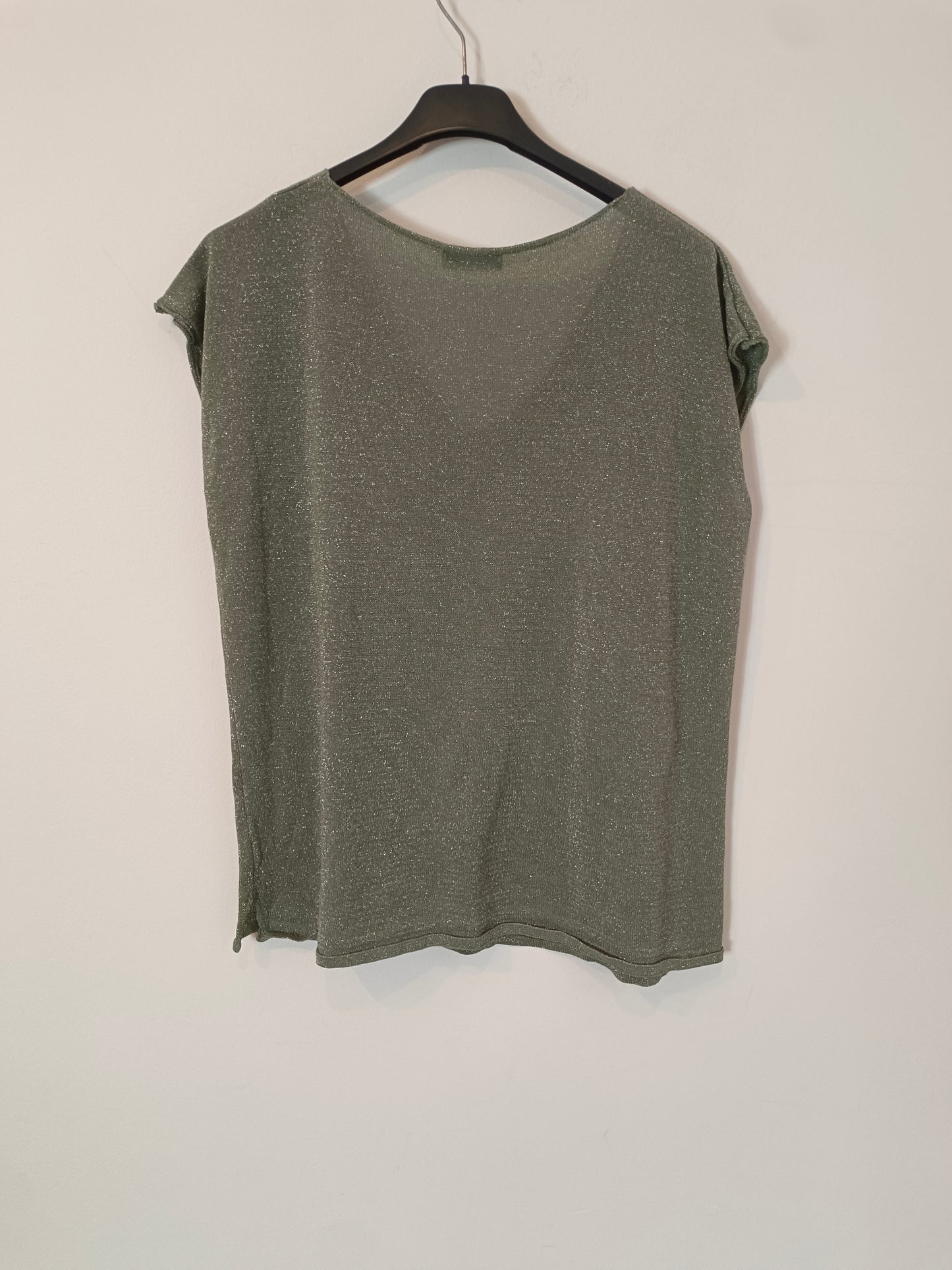 RENATTA&GO. Camiseta verde hilos Tu(m)