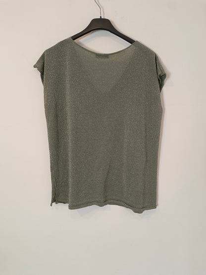 RENATTA&GO. Camiseta verde hilos Tu(m)