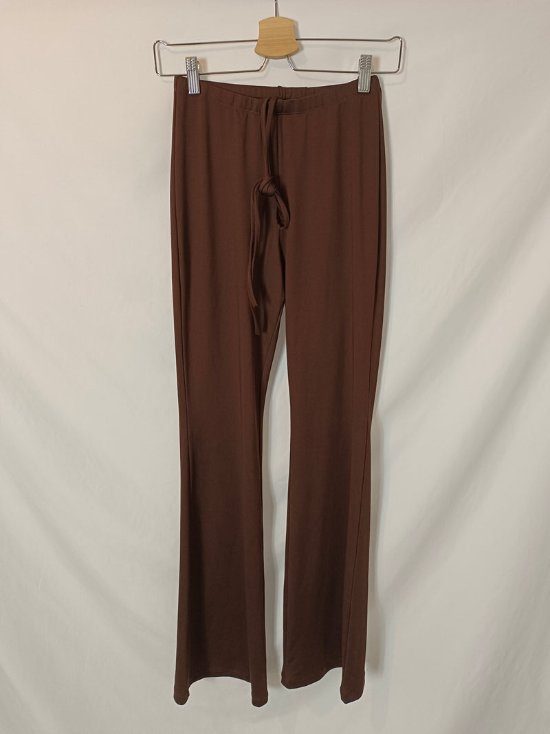 H&M. Pantalón marrón licra T.s