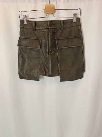 PULL&amp;BEAR. Worn-effect faux leather skirt T.xs