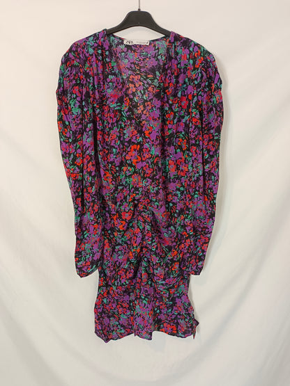 ZARA. Vestido negro flores T.m