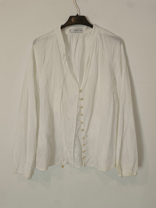MANGO. White blouse embroidered with flowers Tl