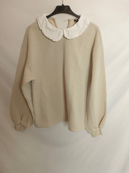 H&amp;M. Beige sweatshirt with T.xs collar