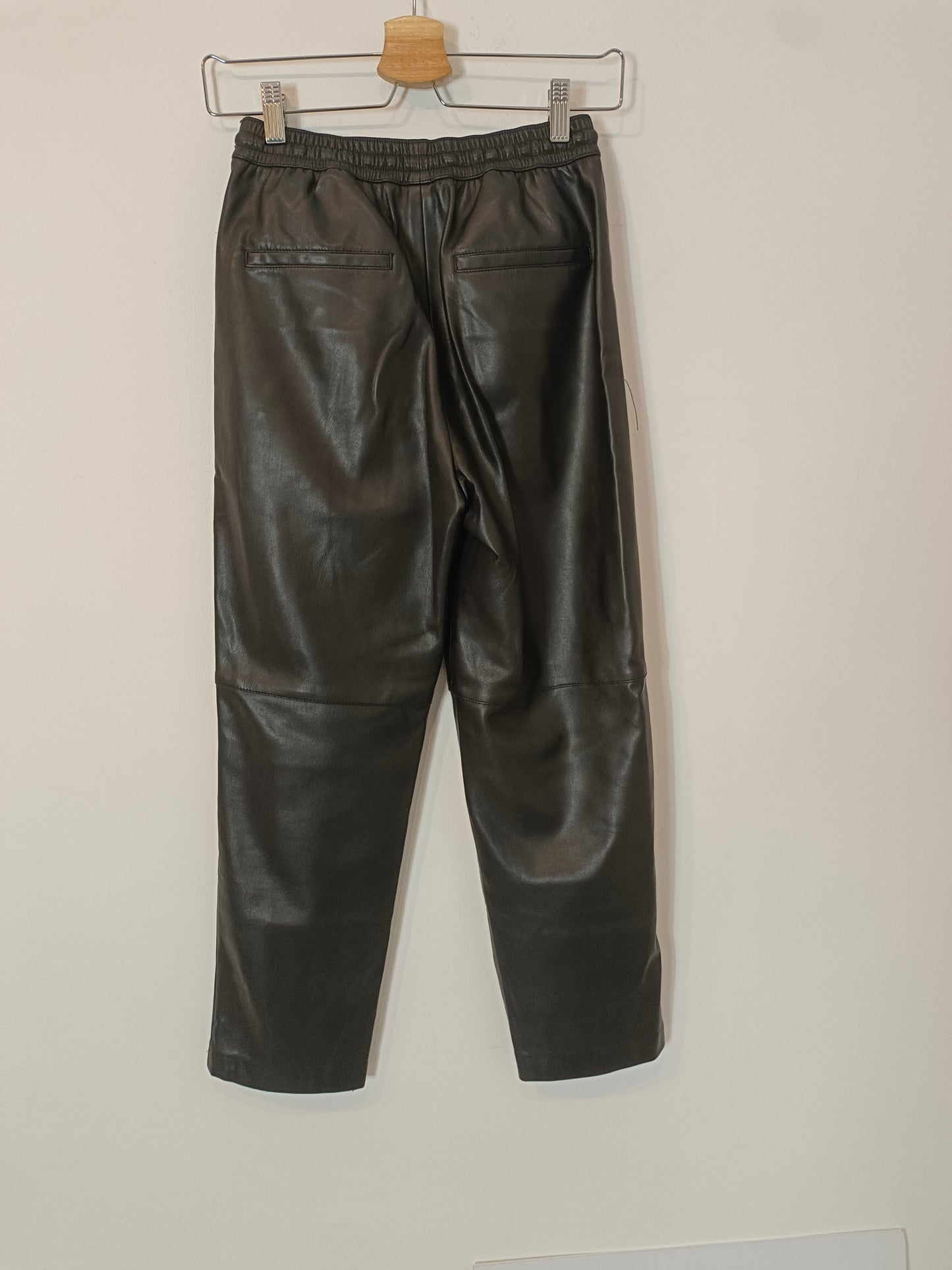 MANGO. Black faux leather trousers, size xxs