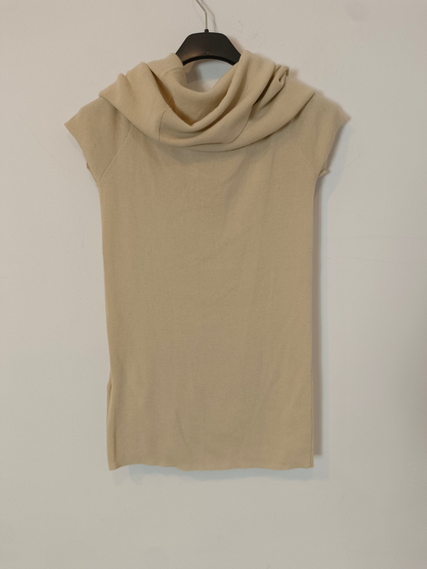 ZARA. Top beige cuello barco  T.s