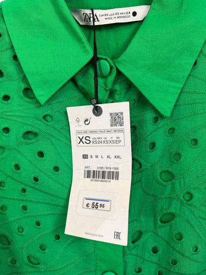 ZARA. vestido verde troquelado T.xs