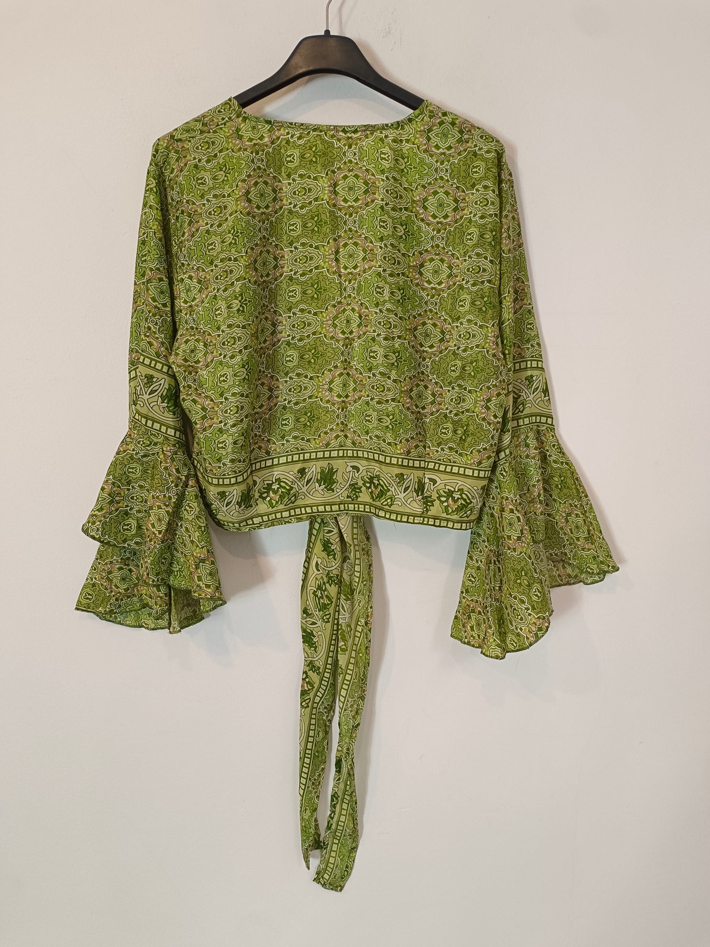 OTRAS. Top verde lazada con seda TU(S)