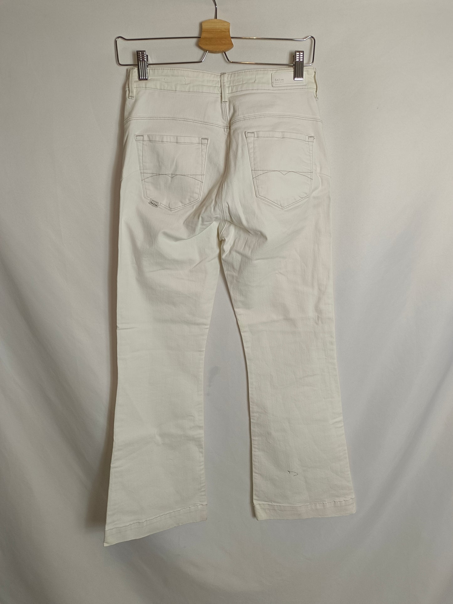 SALSA. pantalón denim  blanco campana T.u(36)