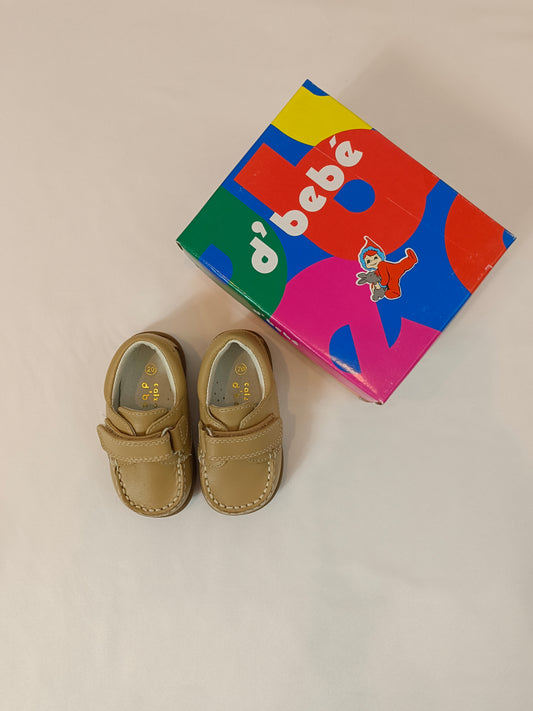 D'BEBE. Mocasines beige T.20