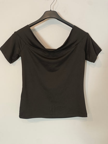 H&M. Top negro cuello barco T.s