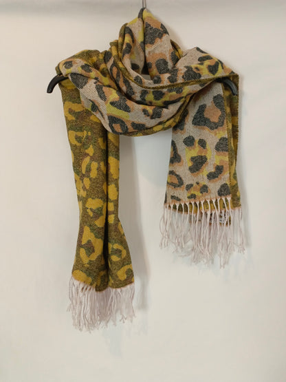 OTRA. Bufanda animal print