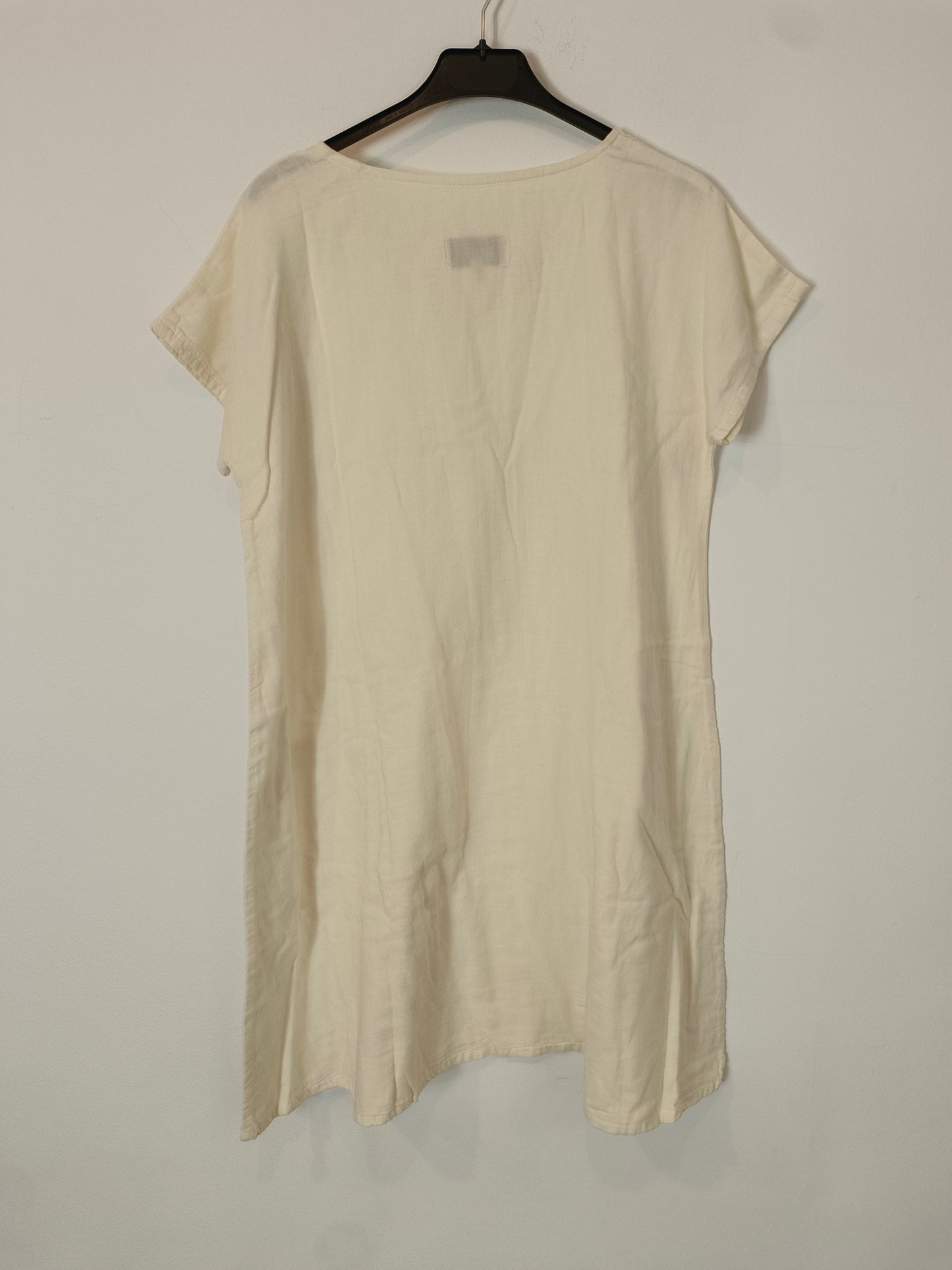 AMT. Beige dress with Ts pockets