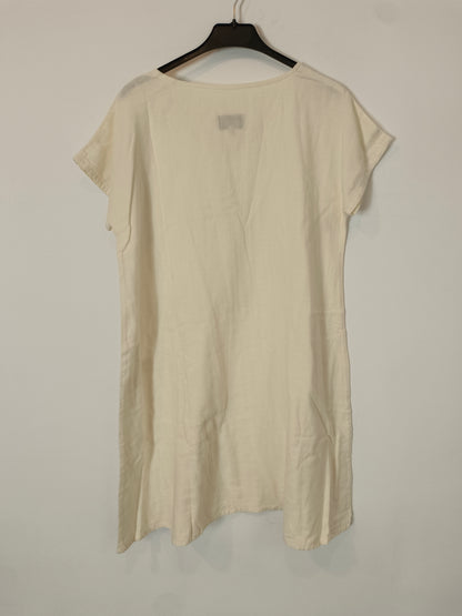 AMT. Beige dress with Ts pockets