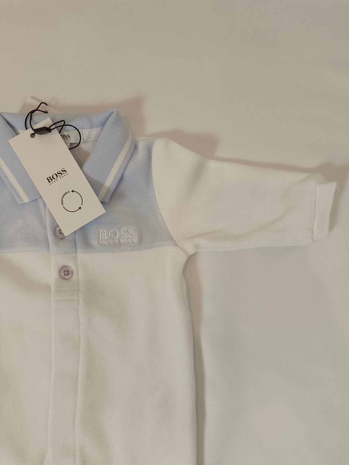 HUGO BOSS. Pijama blanco y azul T.1
