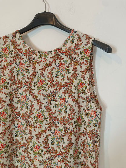 MANGO. White top with red flower print T.xs