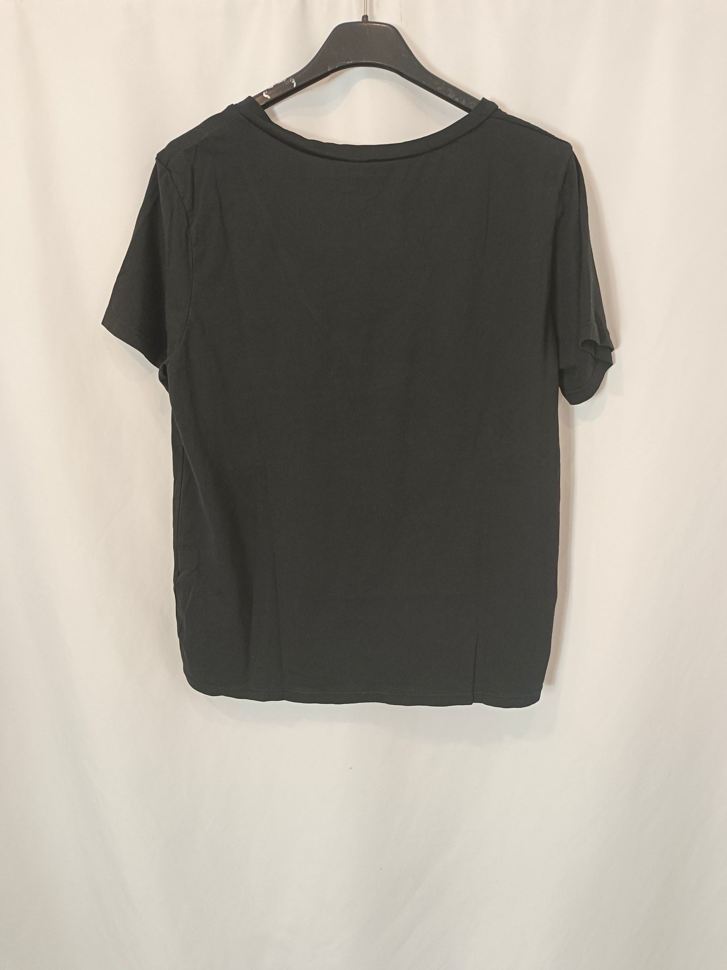 ALGO BONITO. Camiseta negra básica T.m