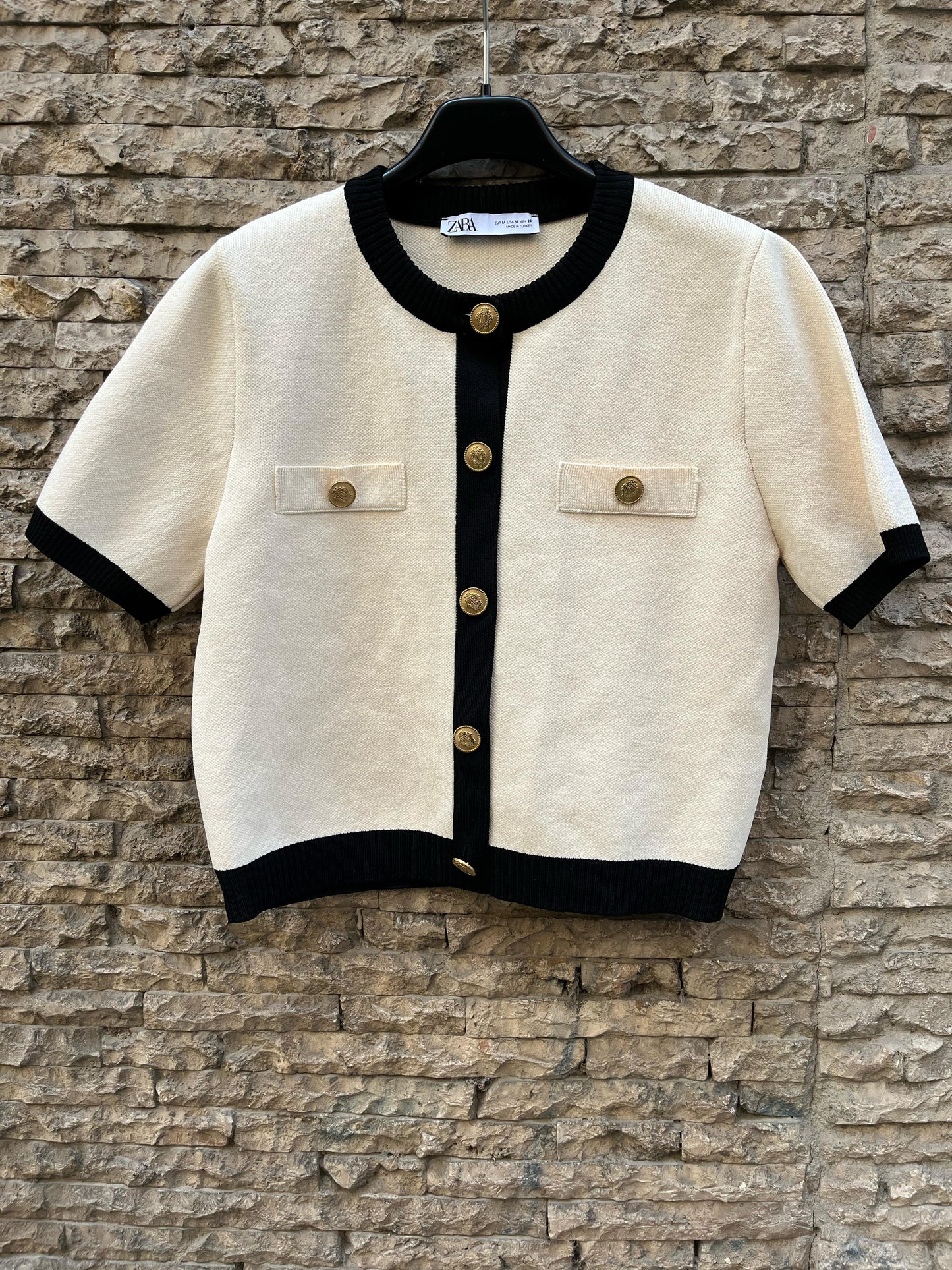 ZARA. top punto beige abotonado  T.m
