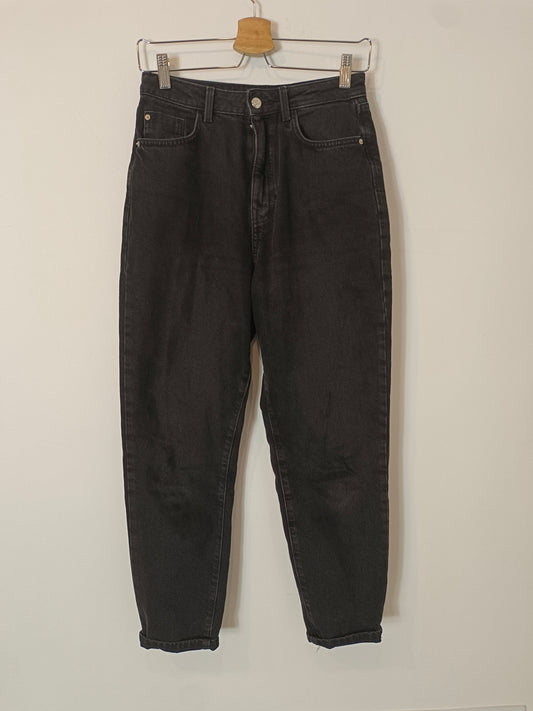 ZARA. Pantalón negro monfit T.36