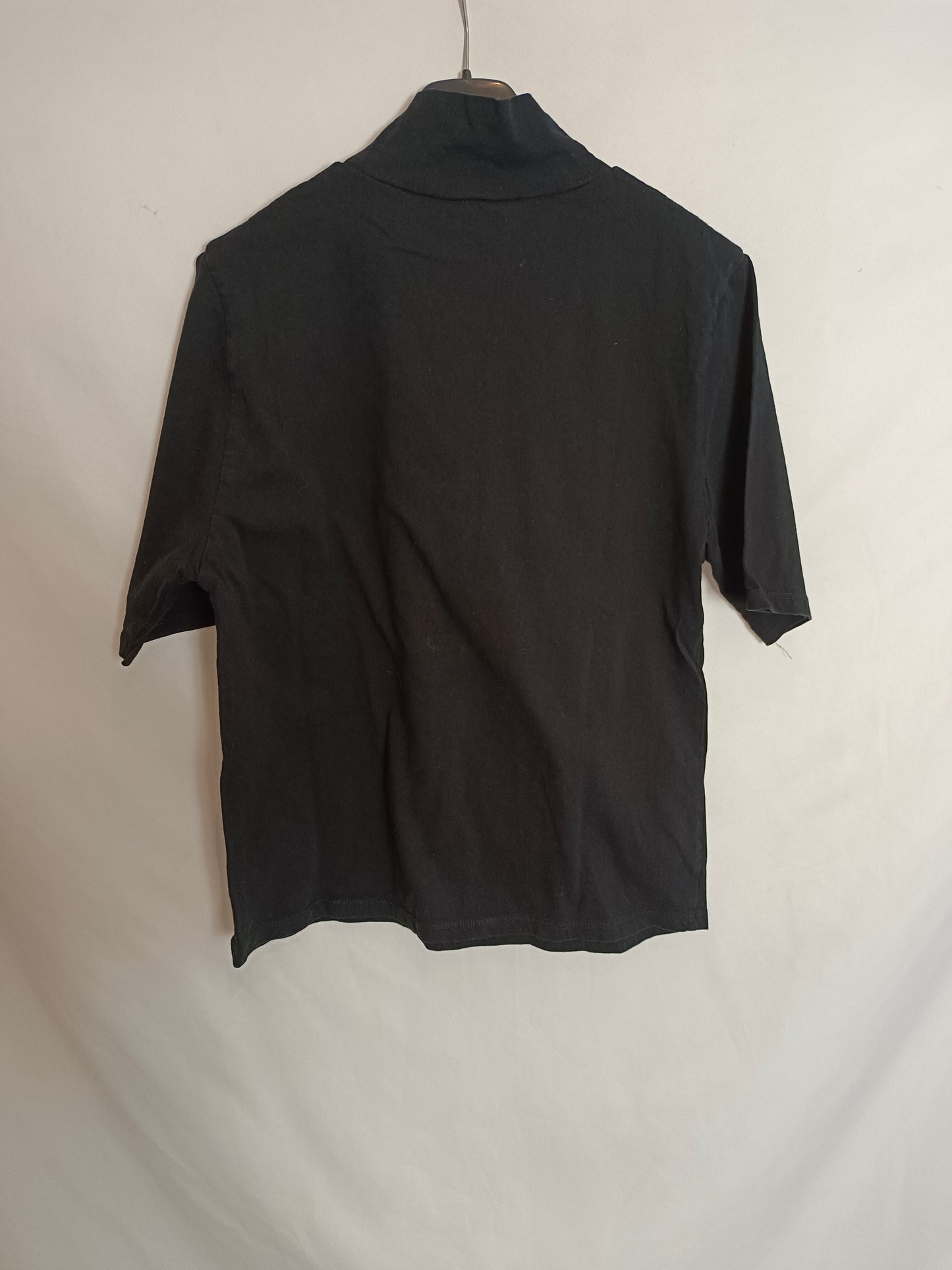 MANGO. Top negro cuello perkins T.xs/s