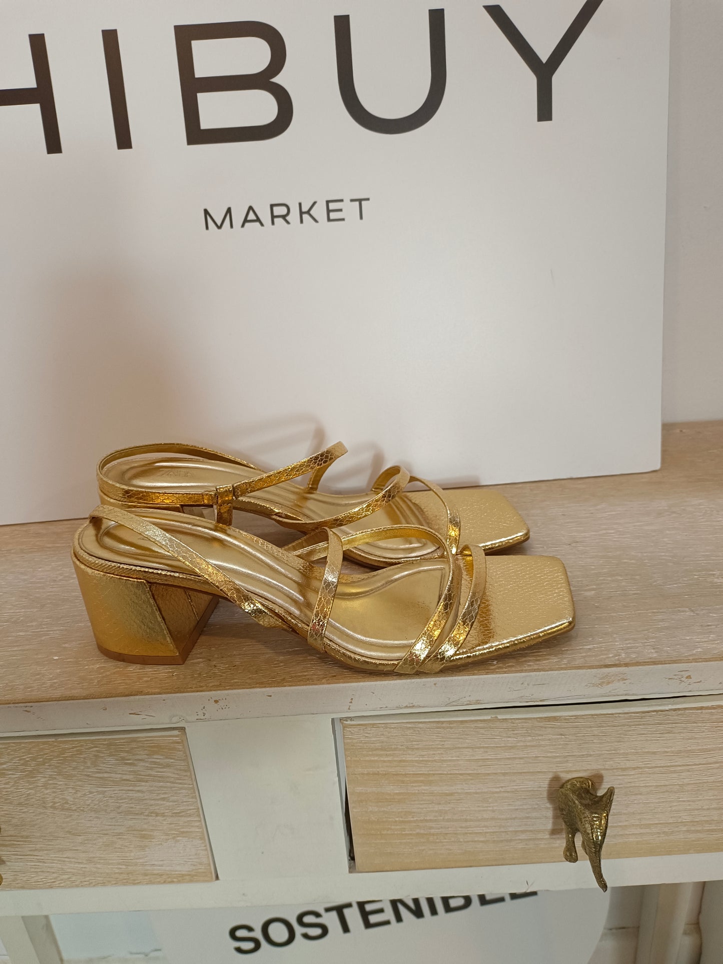 ZARA. Textured gold sandal size 39