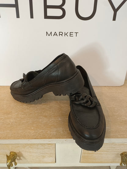 BRYAN STEPWISE. Mocasines negros cadena T.37