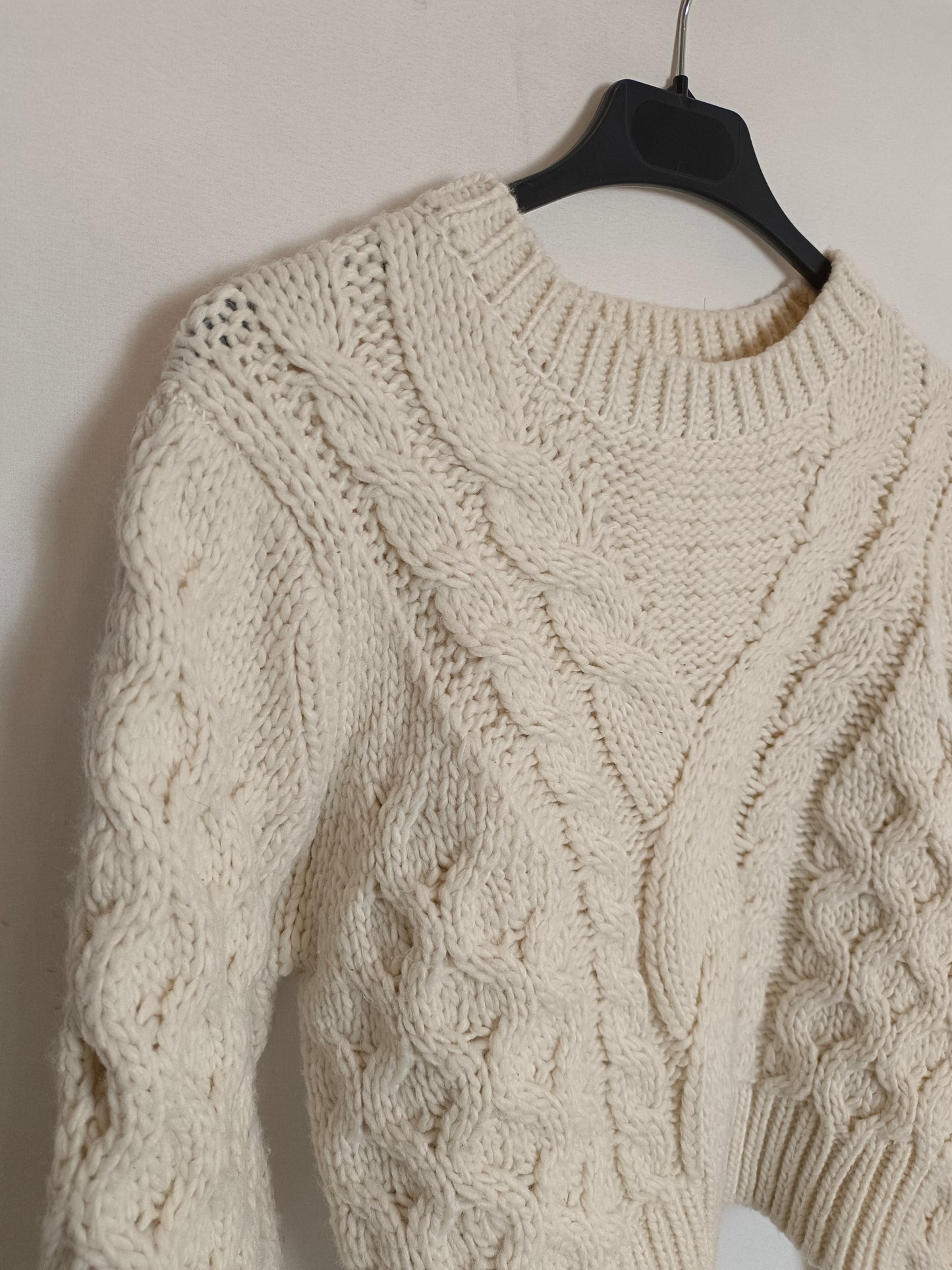 ZARA. Jersey cortito beige T.m