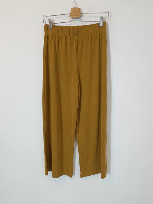 MANGO. Pantalón fluido mostaza T.s