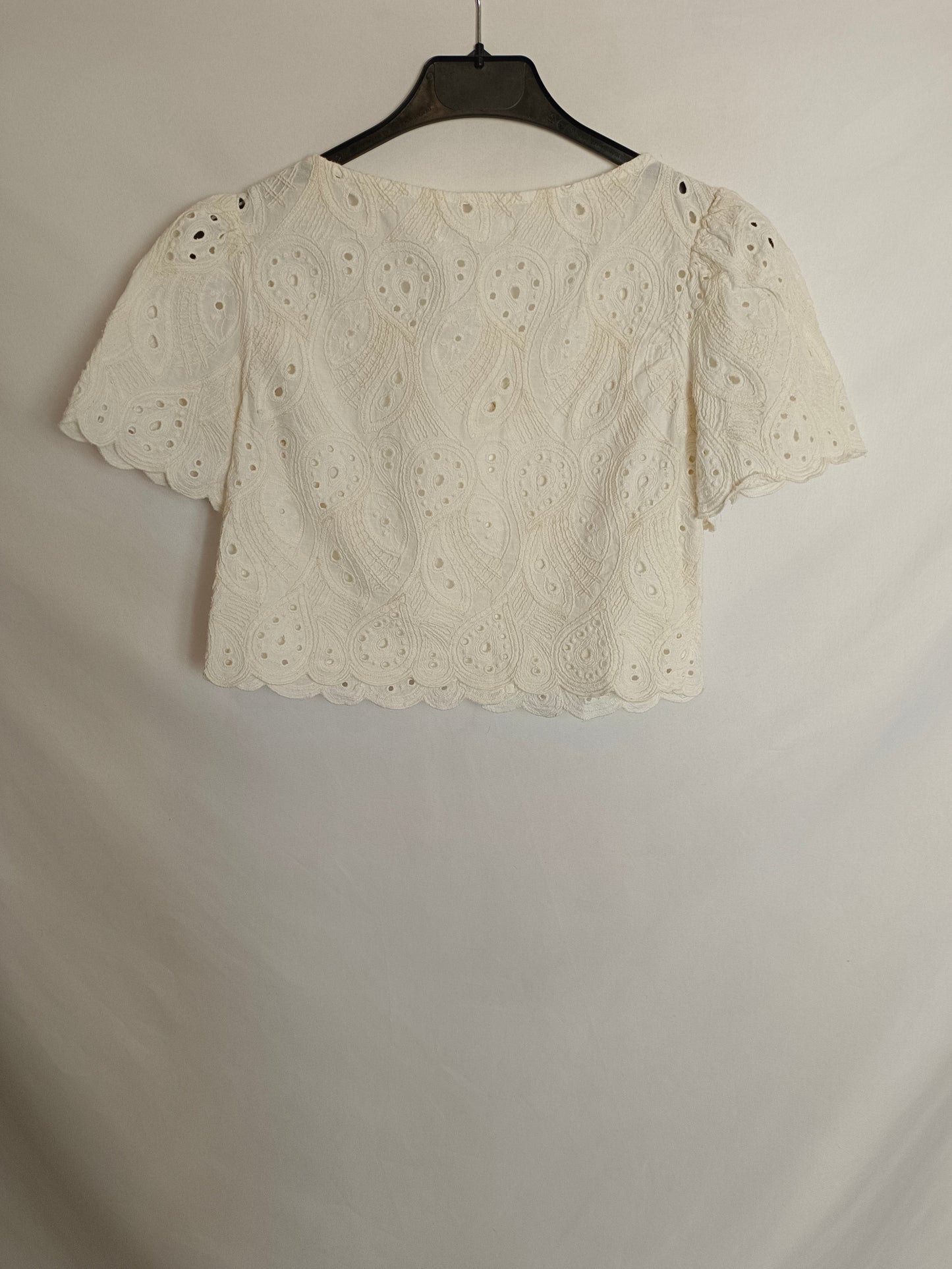 ZARA. Top beige troquelado T.13/14 (xxs)