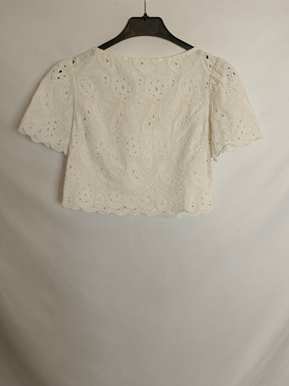 ZARA. Top beige troquelado T.13/14 (xxs)