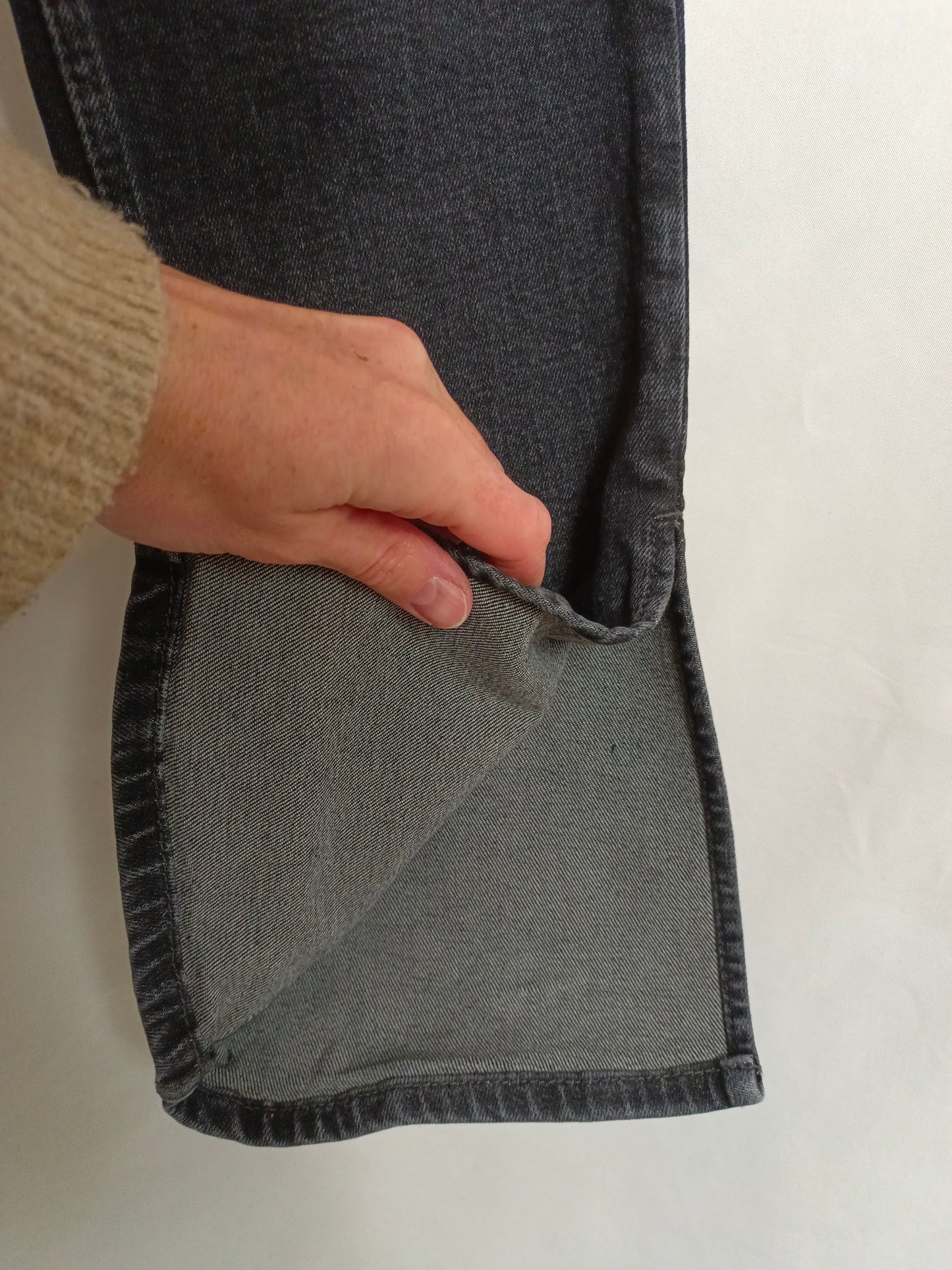 ZARA. Pantalón negro apertura T.36