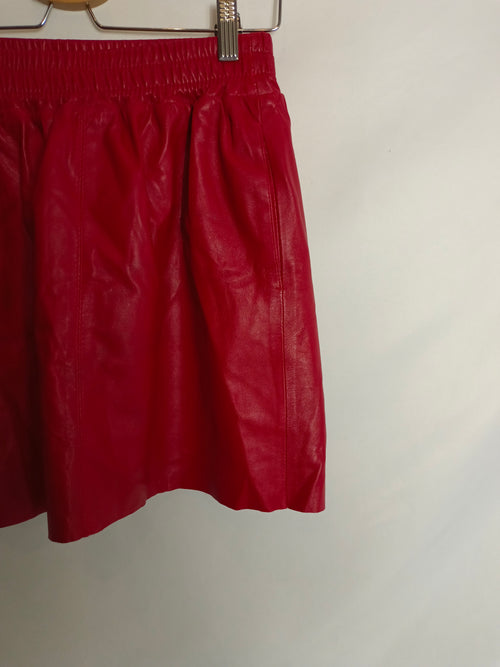 BLUEMARINE. falda roja piel T.36