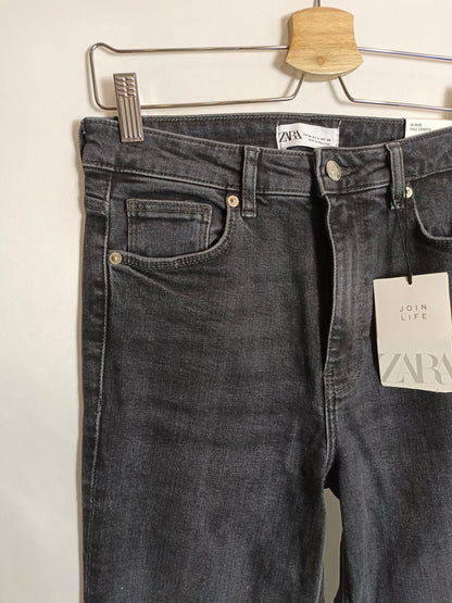 ZARA. Pantalón negro apertura T.36