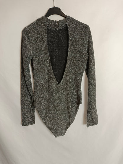 H&M. Body negro y plateado T.m