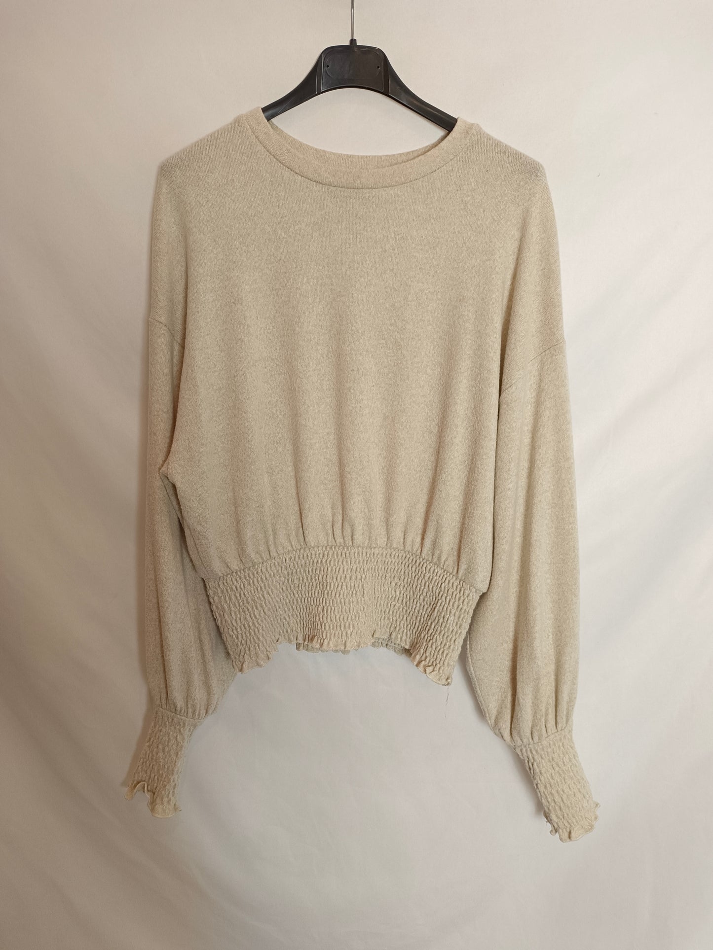BERSHKA. Beige honeycomb Ts sweater