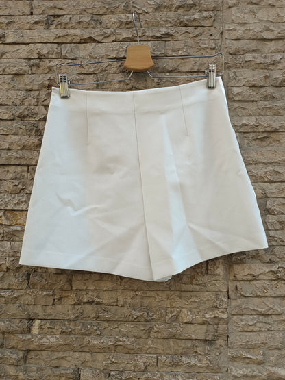 ZARA. Falda pantalón corto blanco T.s