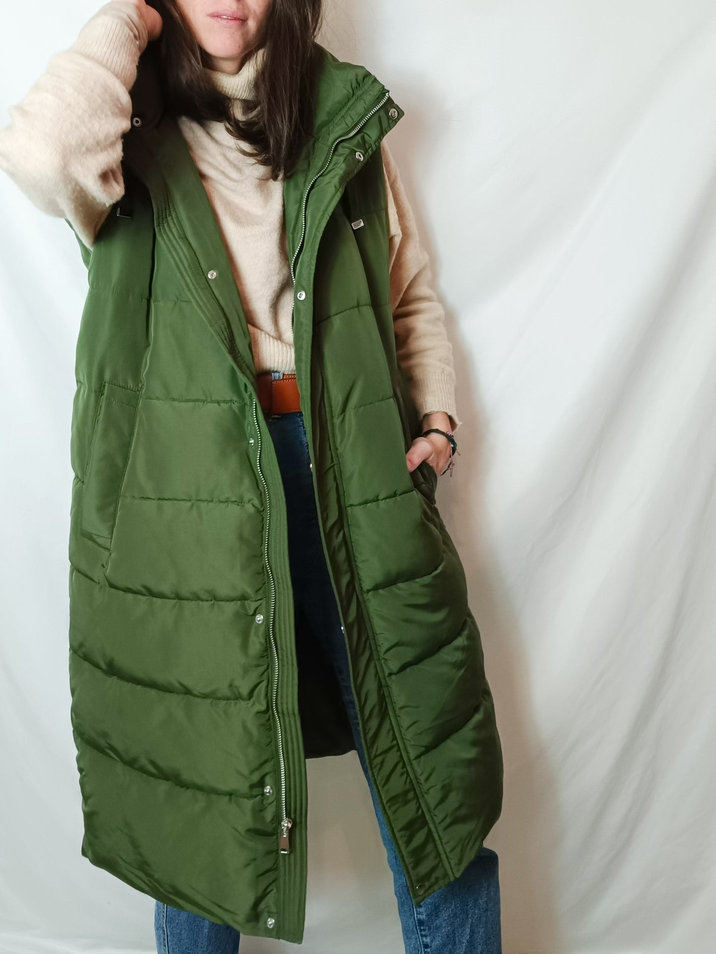 STRADIVRIUS. Plumas verde sin mangas T.s