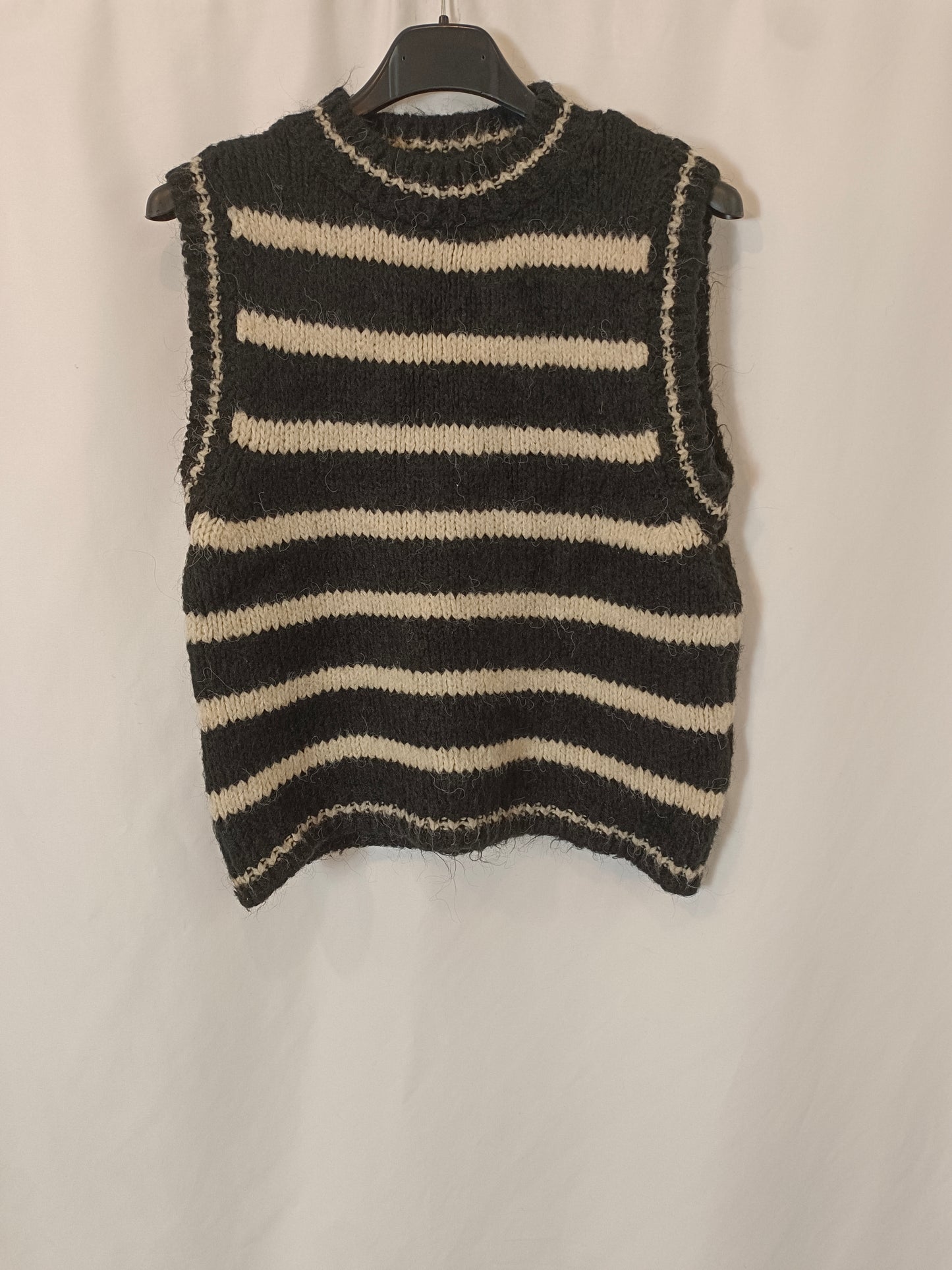ZARA. Black and white striped vest Ts