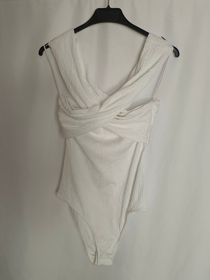 OYSHO. Body blanco textura T.s