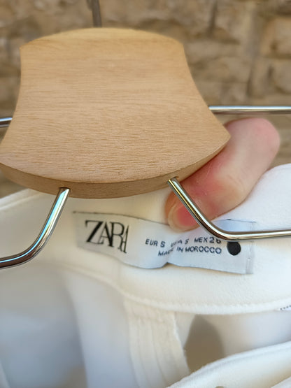 ZARA. Pantalón corto blanco costuras y bolsillos T.s