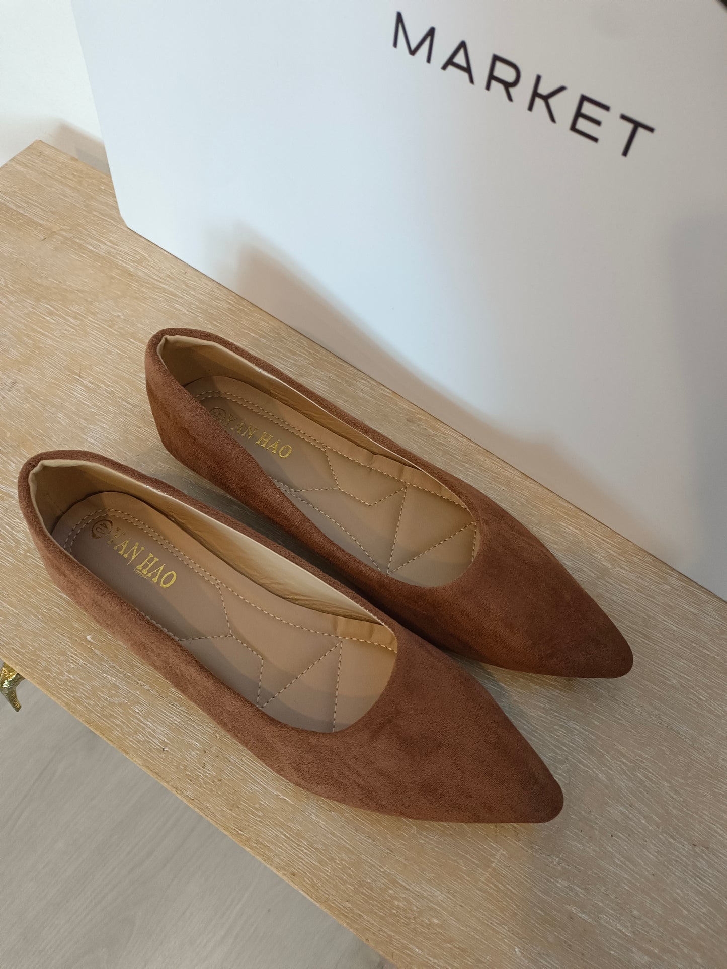 OTHERS. Brown suede ballerina S.40