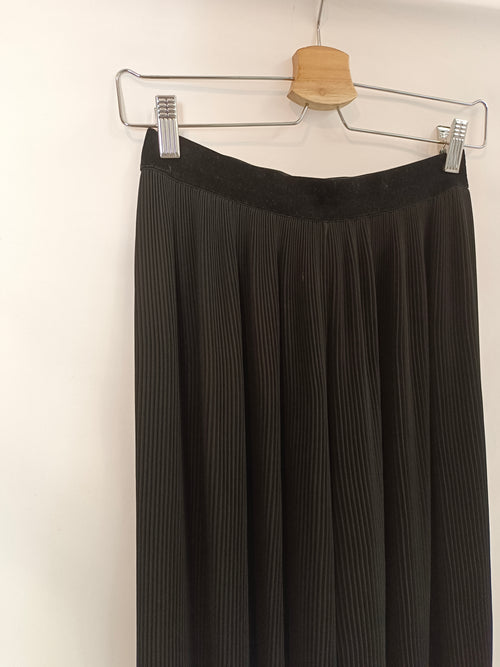 ZARA. Pantalón culotte negro plisado T.m